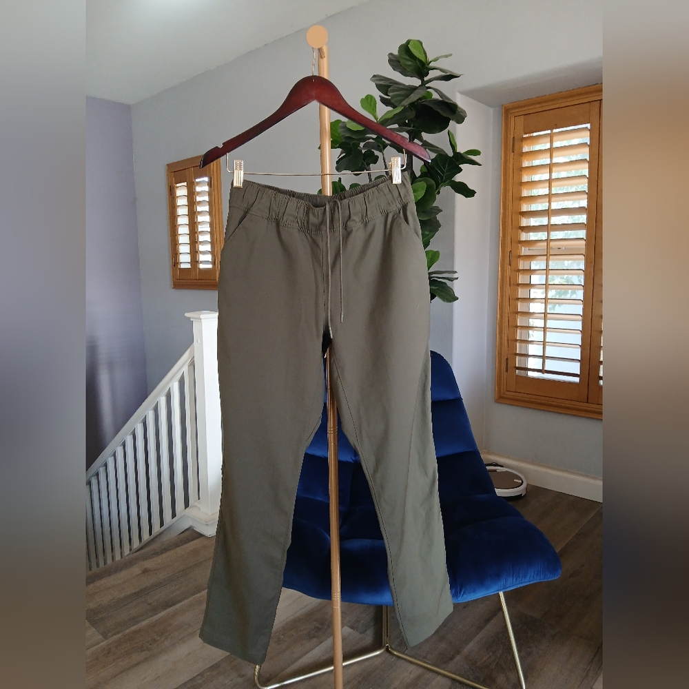 The North Face Women's Pant in Green. Size S
